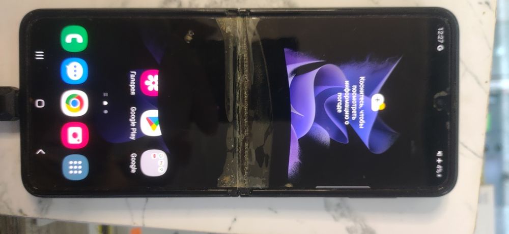 На запчасти ноутбук Samsung z flip 3 5g