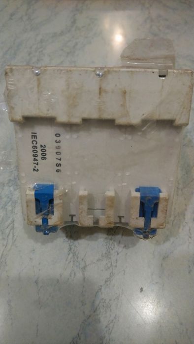 Автоматичний вимикач D100