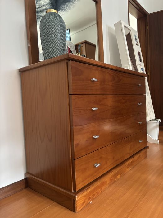 Quarto completo em madeira