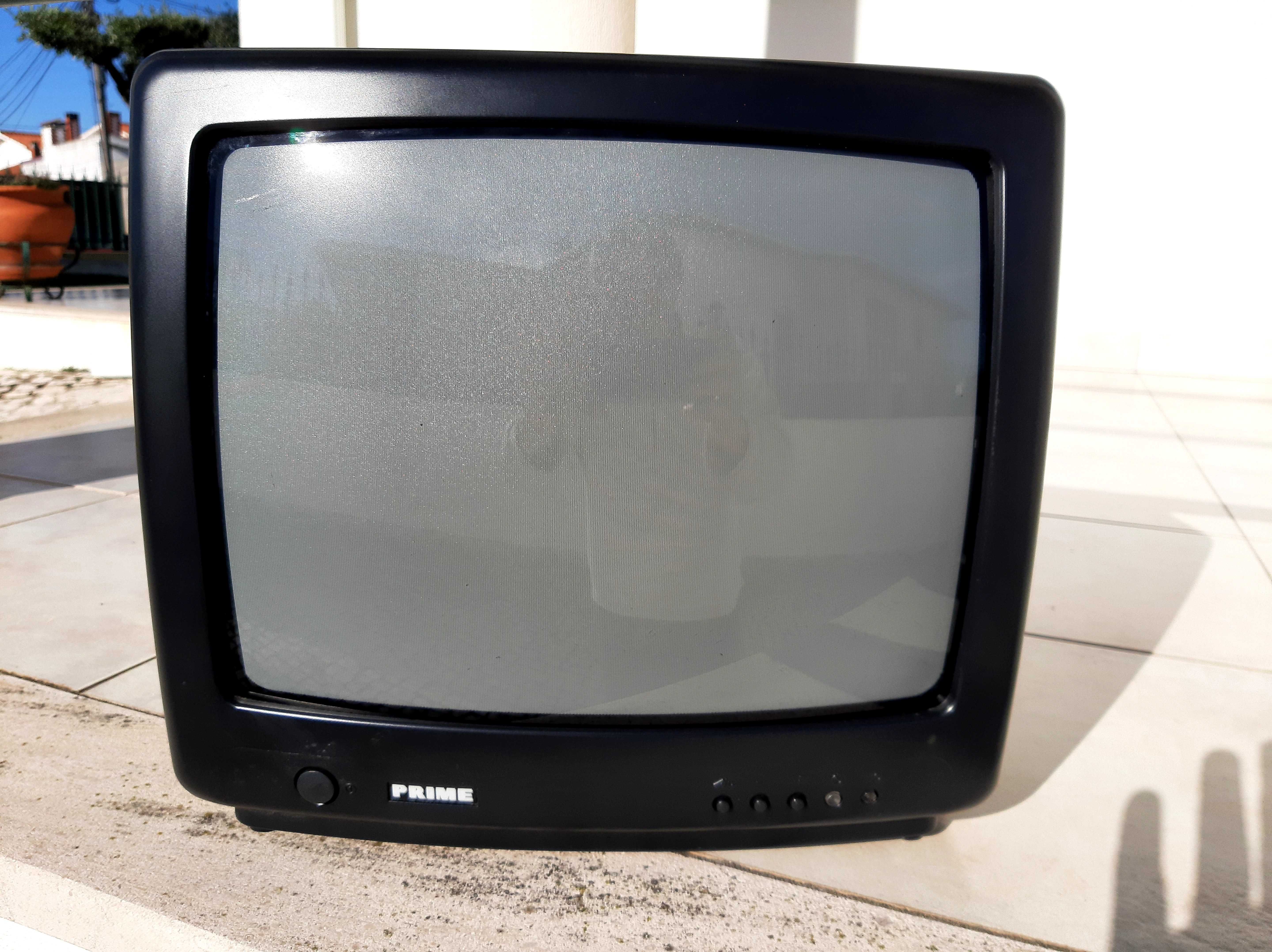 Televisor pequeno usado