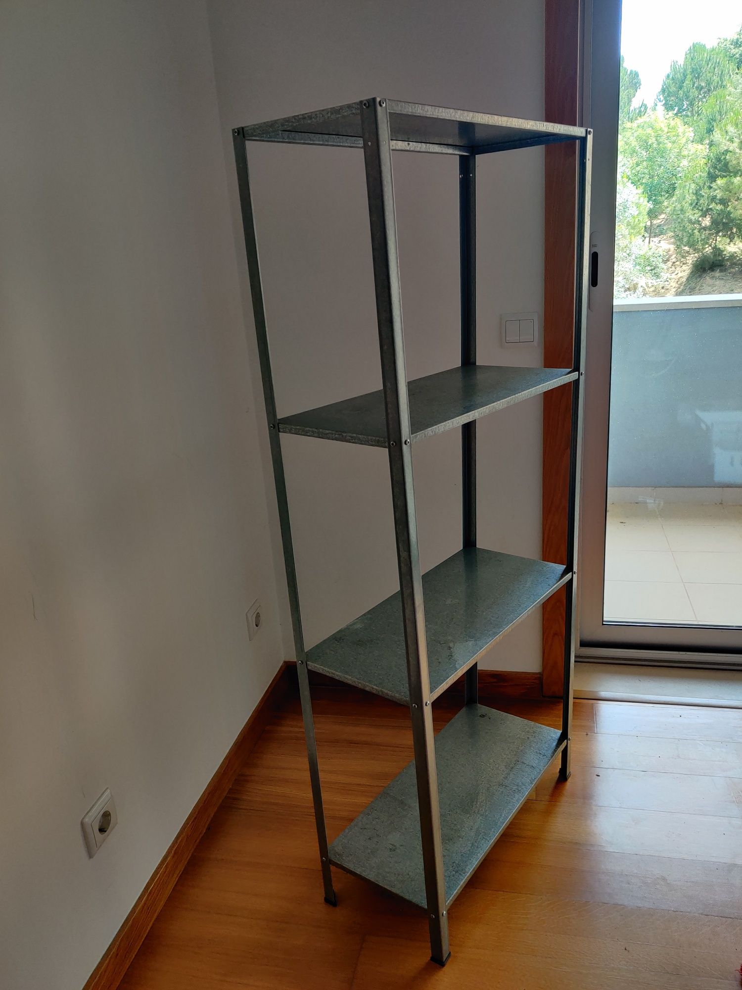 Estante IKEA Hullis