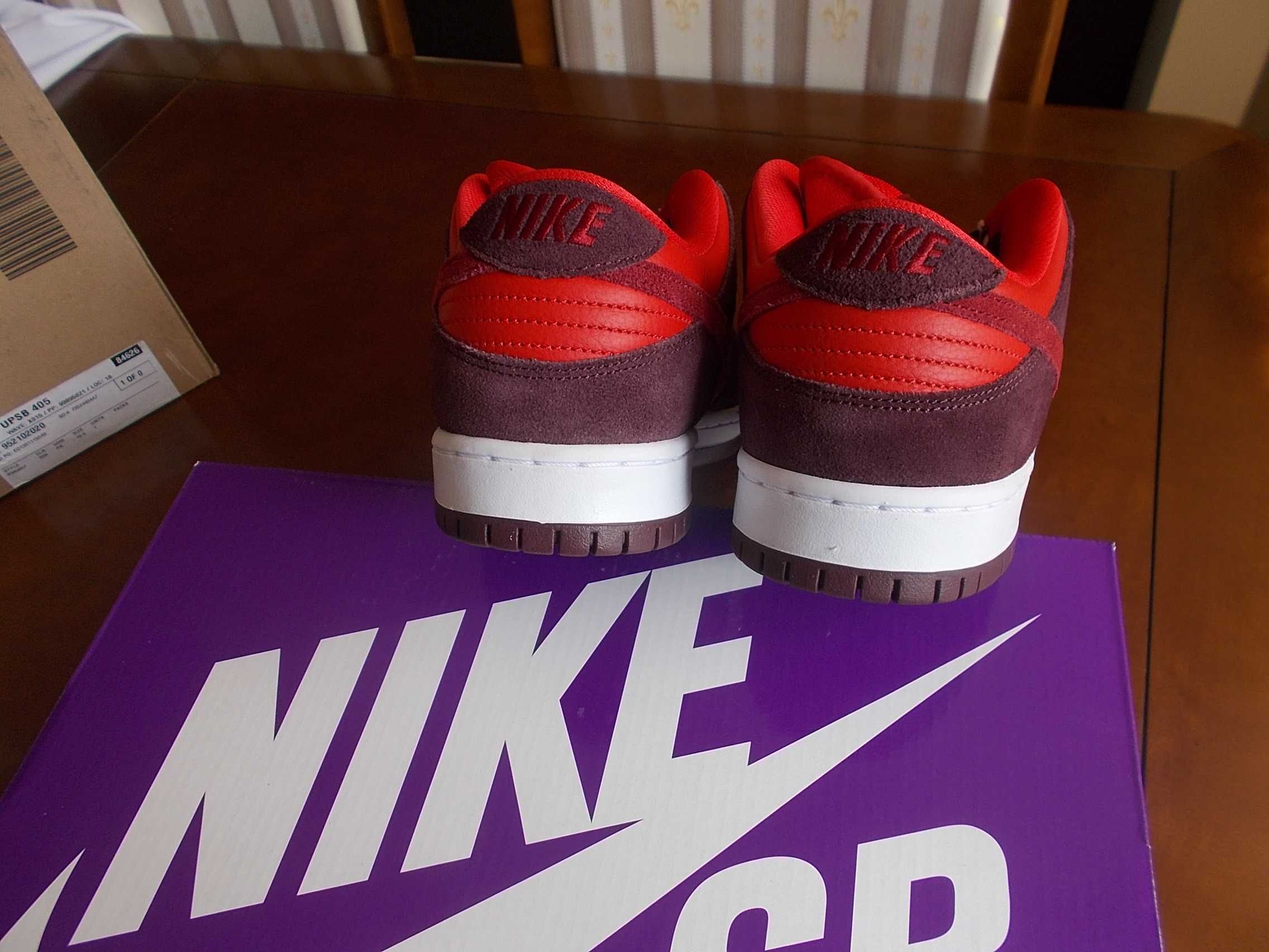 (r. Eur 44,5- 28,5 cm) Nike SB Dunk Low Cherry DM0807,-600