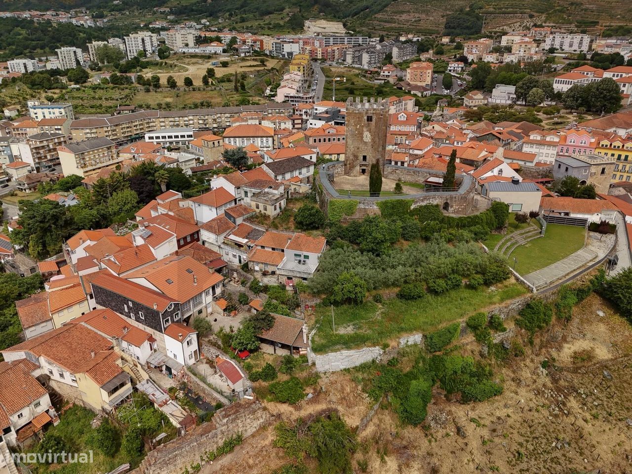 Moradia T3 | 4 Pisos | Logradouro | Castelo | Lamego