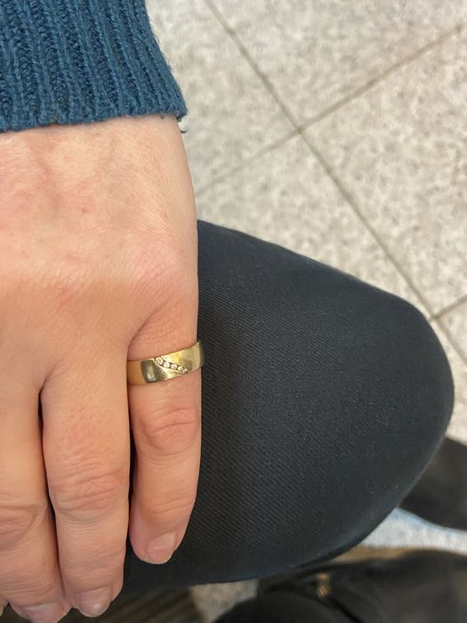 Zloty pierscionek - obrączka z cyrkoniami