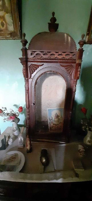 Altar em Madeira Envidraçado