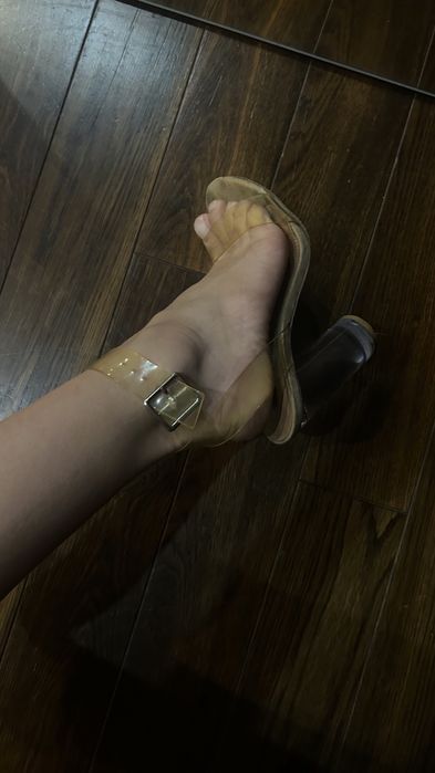 Босоніжки жіночі