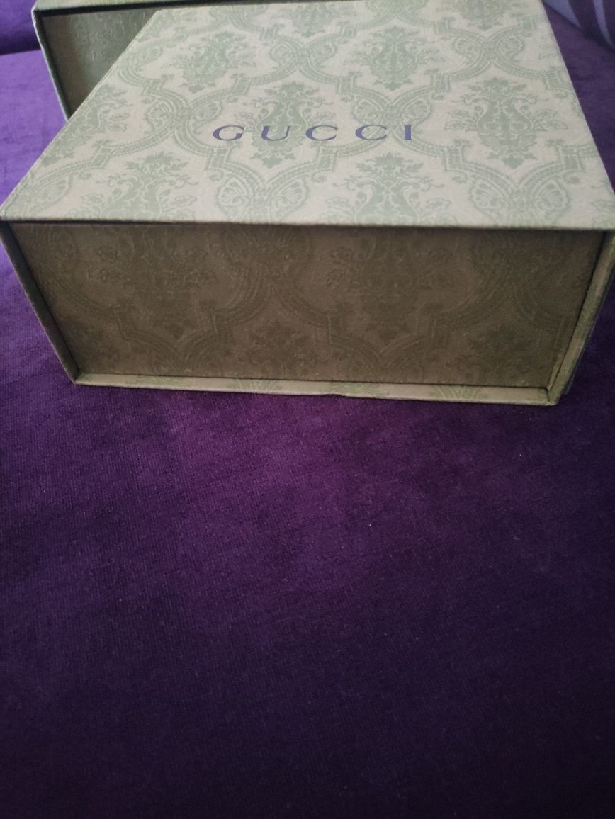 Oryginalne pudełka Gucci