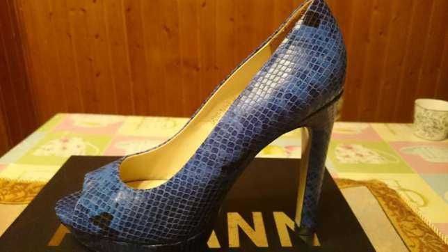 Туфли кожанные, синие, под змеиную кожу. Фирма Mia May