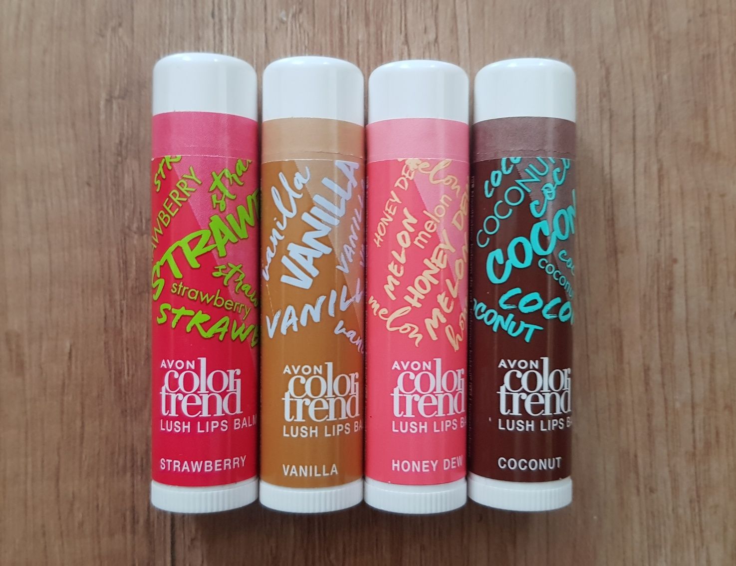 Avon Color Trend pachnący balsam do ust Kolorowy koktajl Ciastko
