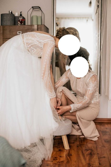 Suknia ślubna na drobną Pannę Młodą (długi rękaw, odkryte plecy, tiul)