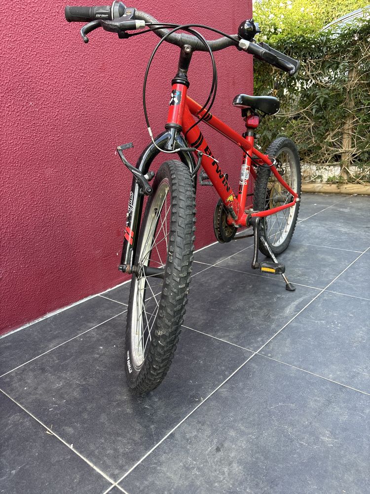 Bicicleta crianca vermelha