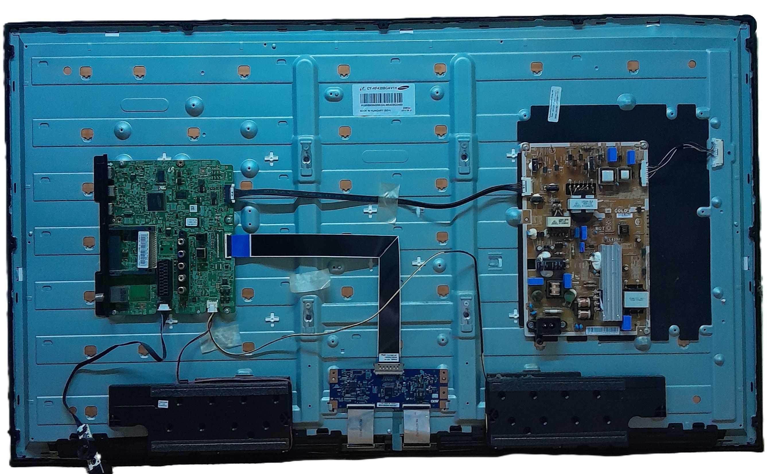Televisão Samsung UE42F5000AW vendo as peças