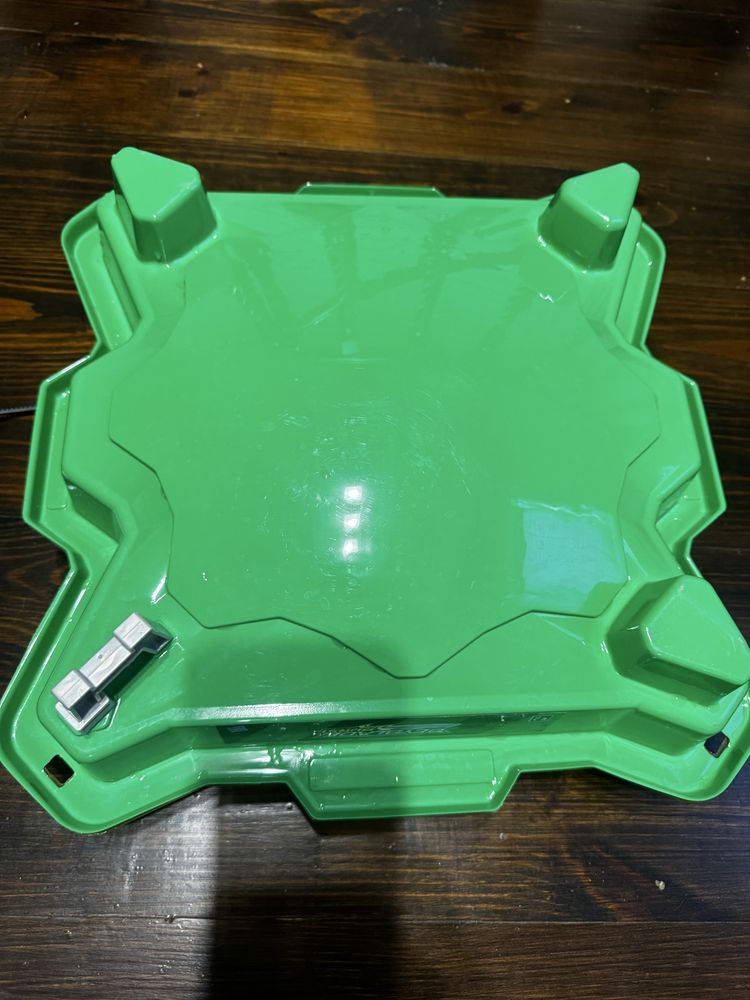 Набір арена та 2  beyblade Hasbro оригінал