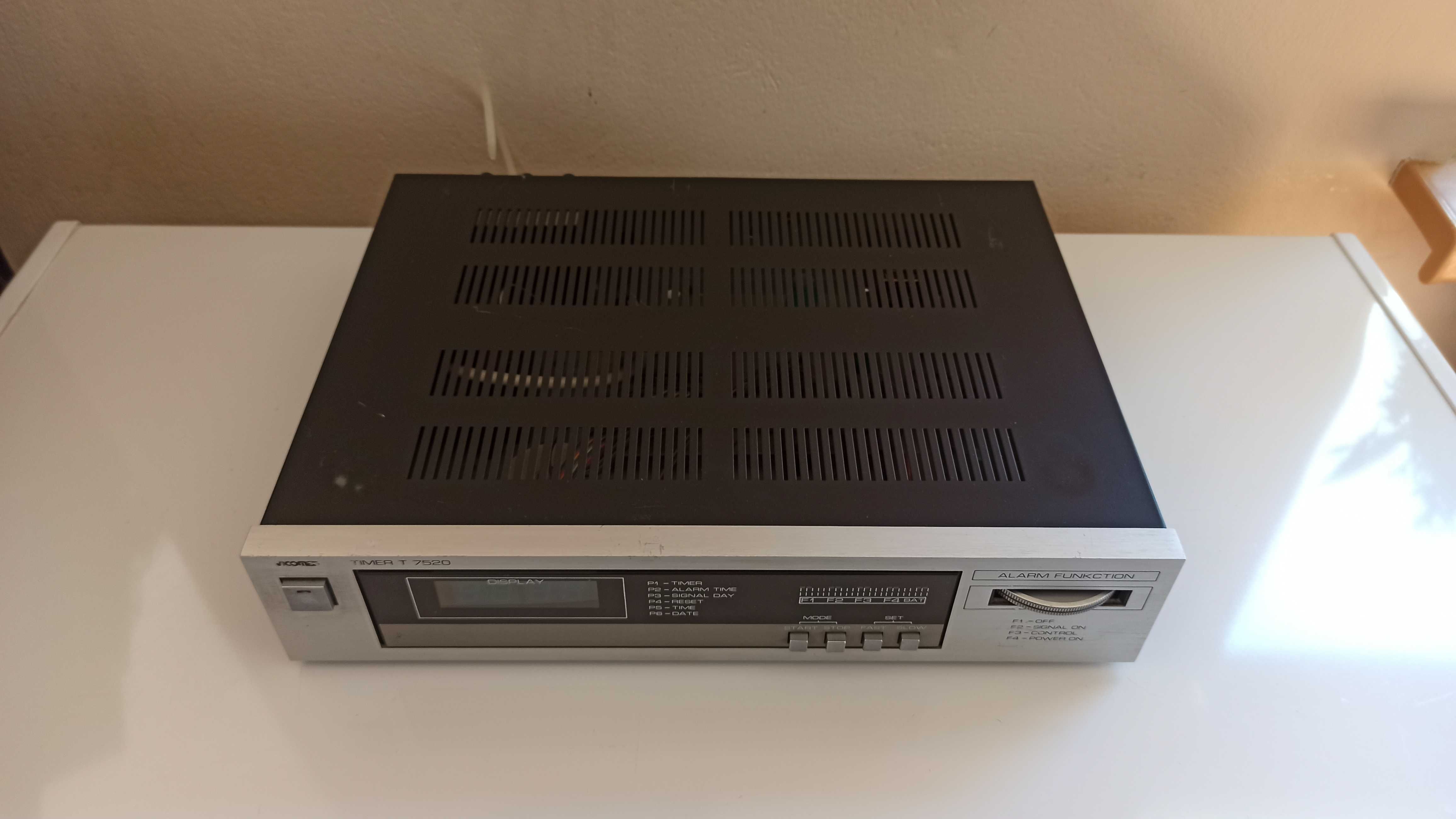 Timer zegar cyfrowy Unitra do wieży Midi Diora Vicomed T-7520 srebrny
