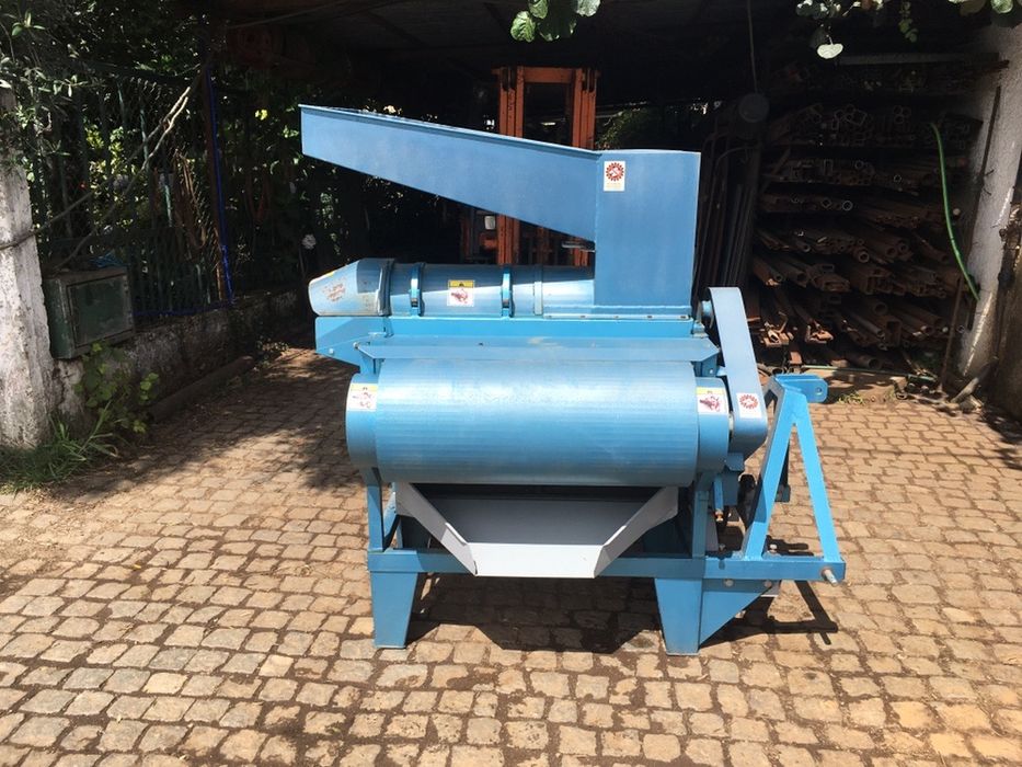Malhadeira / Debulhadora de Milho