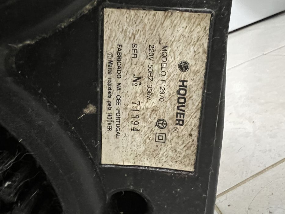 Enceradora/aspirador Hoover a funcionar