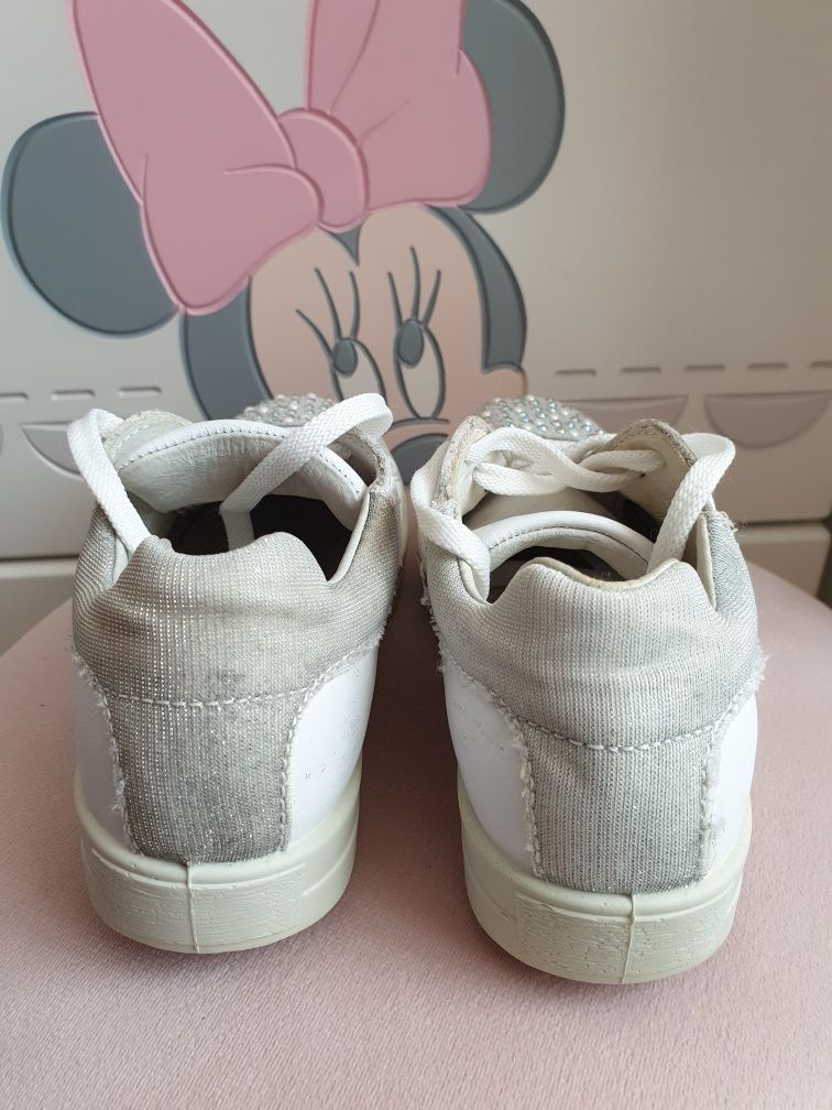 Białe wiązane buty Primigi roz.30