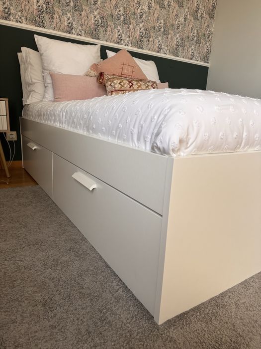 BRIMNES 140x200 c/estrado