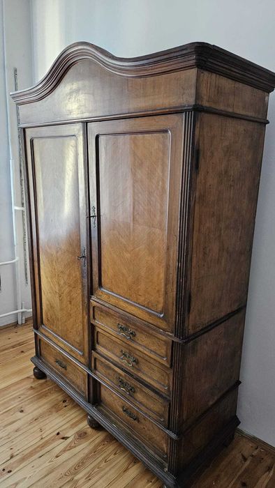 Szafa zabytkowa z litego drewna
