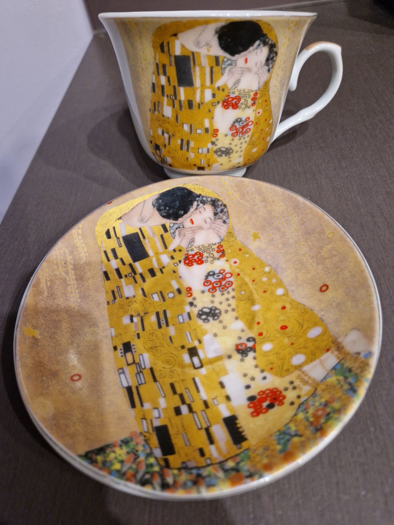 Filiżanka i spodek z porcelany - Gustav Klimt - Pocałunek, filiżanka