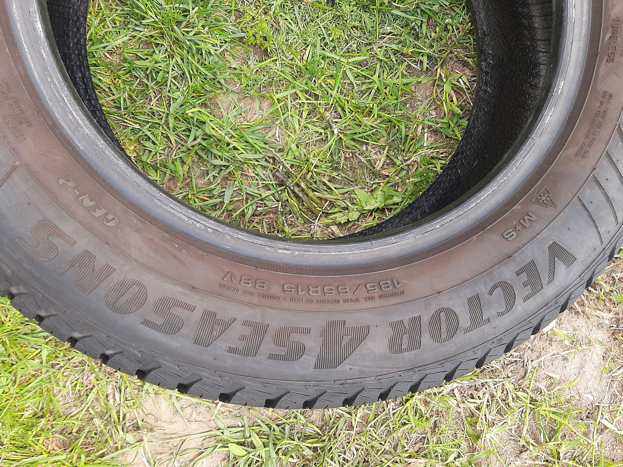 2x Opony całoroczne 185/65/15 GoodYear Vector4Sasons 8mm Jak Nowe