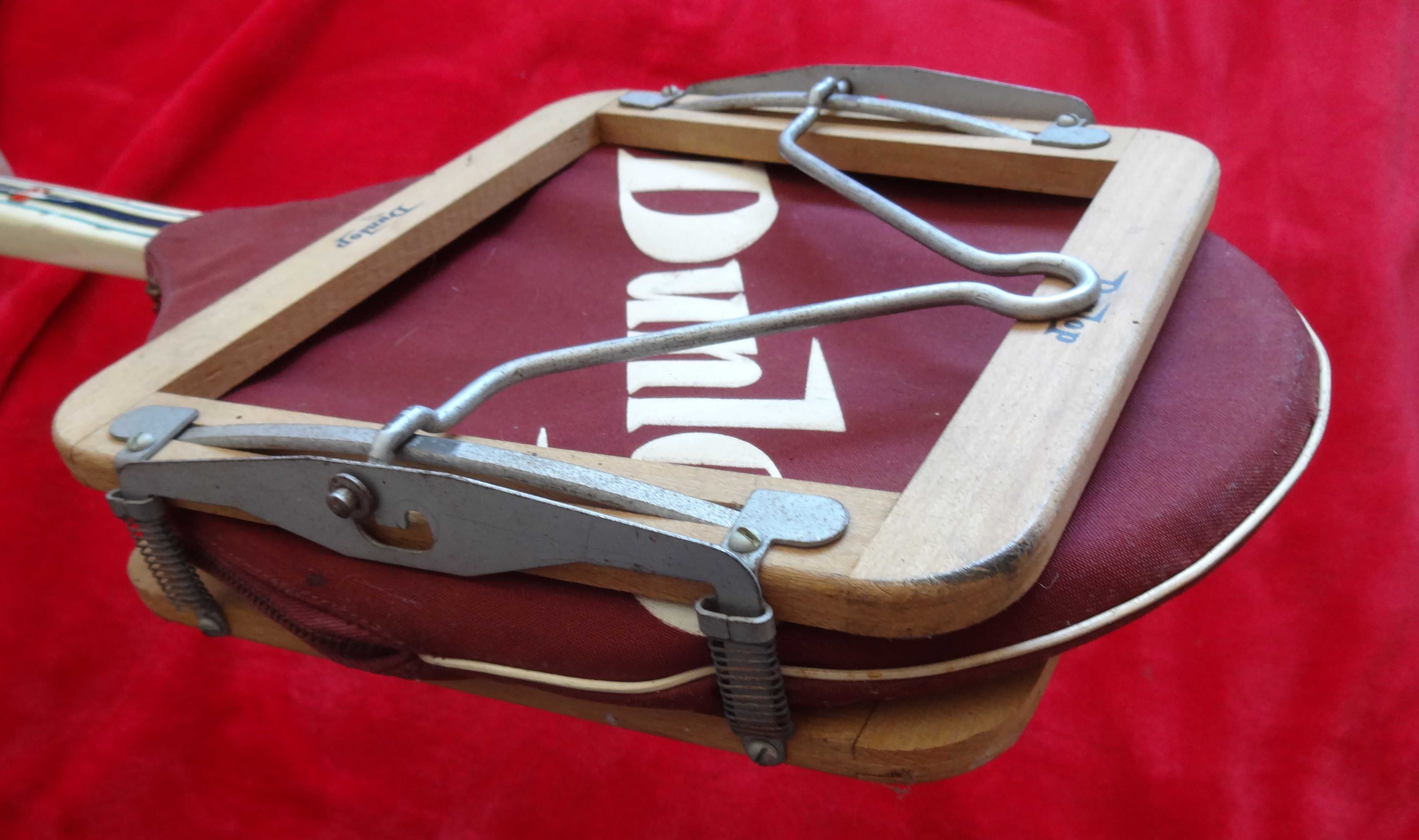 Dunlop - retro rakieta tenisowa z pokrowcem i w prawidle; z Wlk. Bryt.