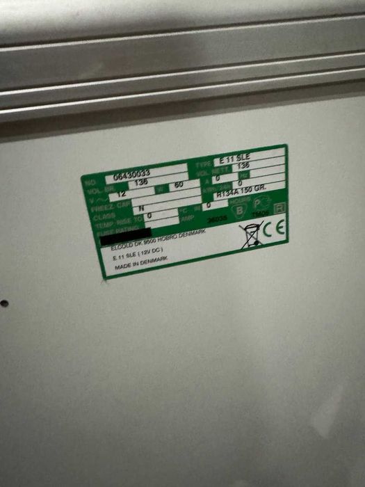 Морозильна скриня з прямим склом 136л