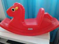 Cavalo de baloiçar para criança