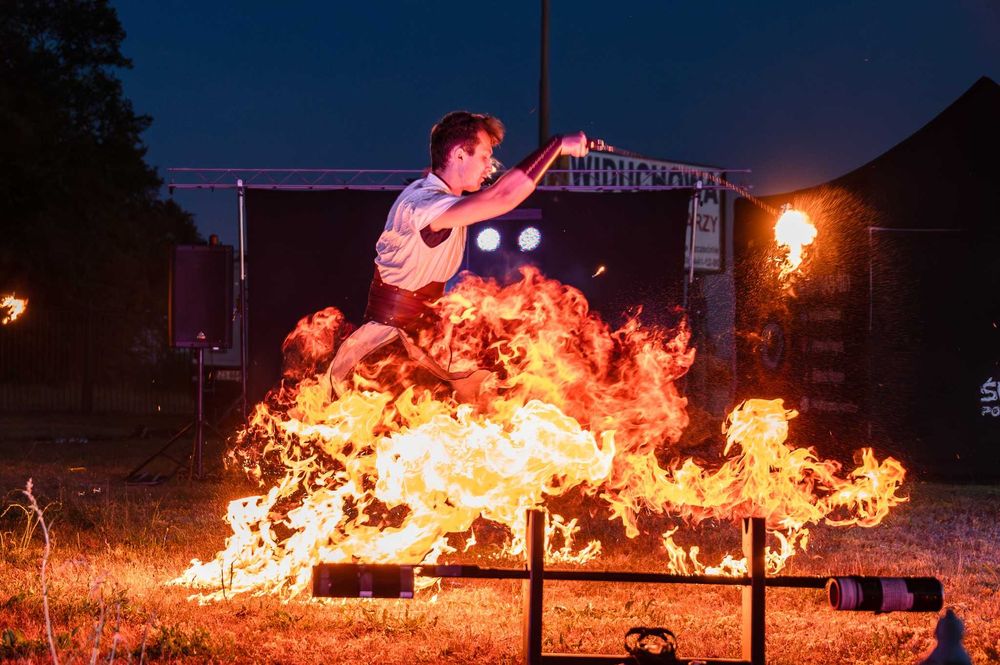 FIRESHOW LEDSHOW Teatr Ognia Atrakcja Pokaz Festyn Kupały Mikołajki