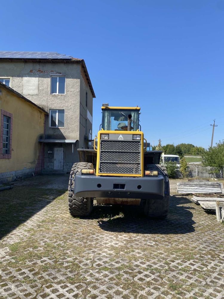 Фронтальний навантажувач LG 958