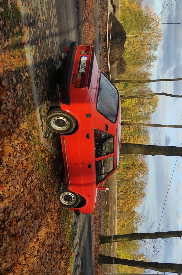 Pomarańczowa Skoda 105L