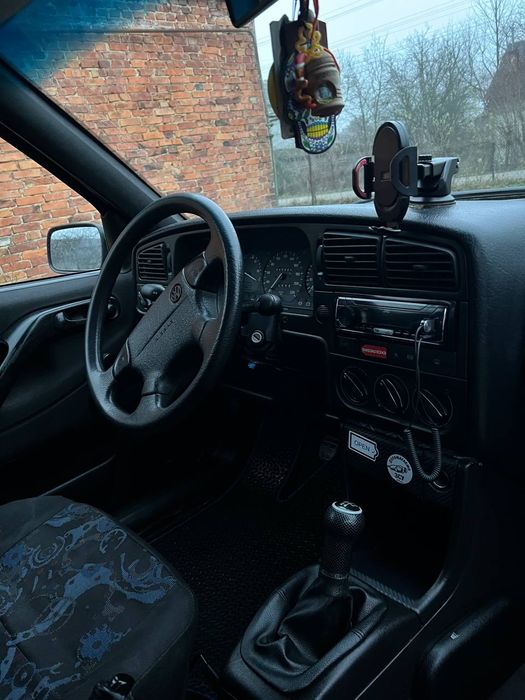 Wolksvagen Passat B4 1,8 моно інжектор