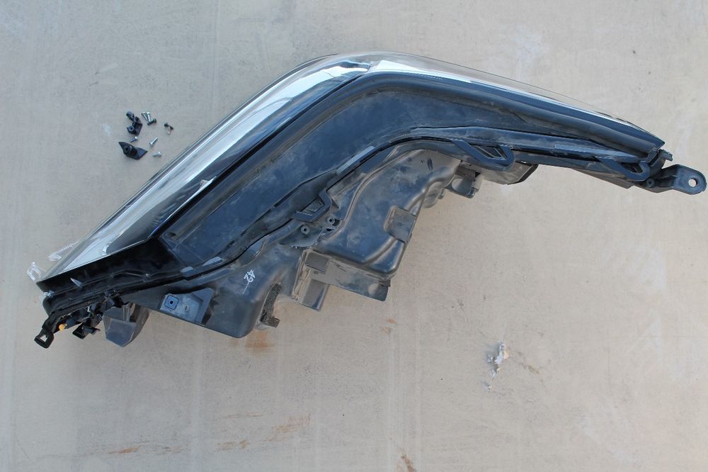 Фара Lexus LX450d 2017 рік