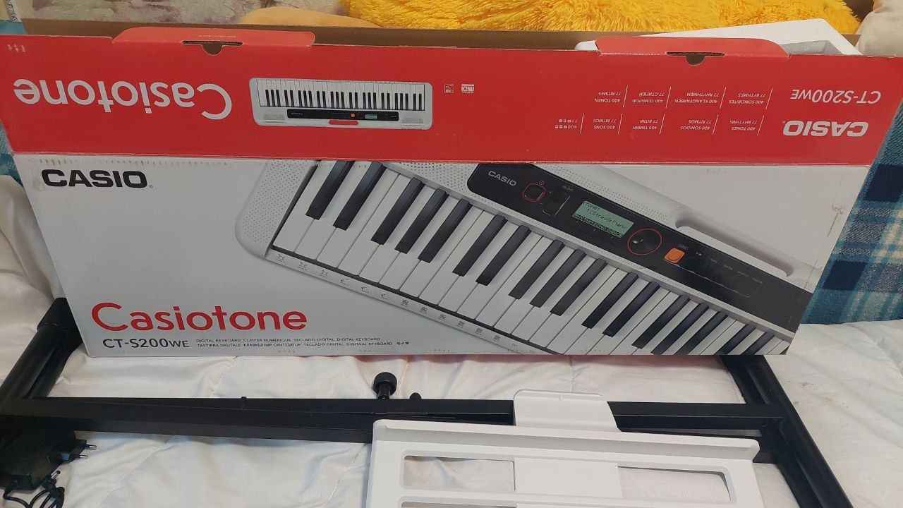 Синтезатор Casio CT-S200 White + Стійка SoundKing.