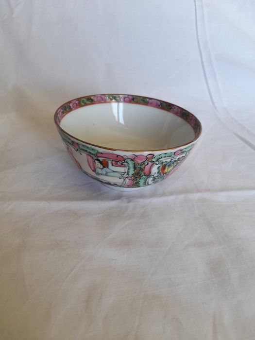 Conjunto taça e pires antigo de porcelana de Macau