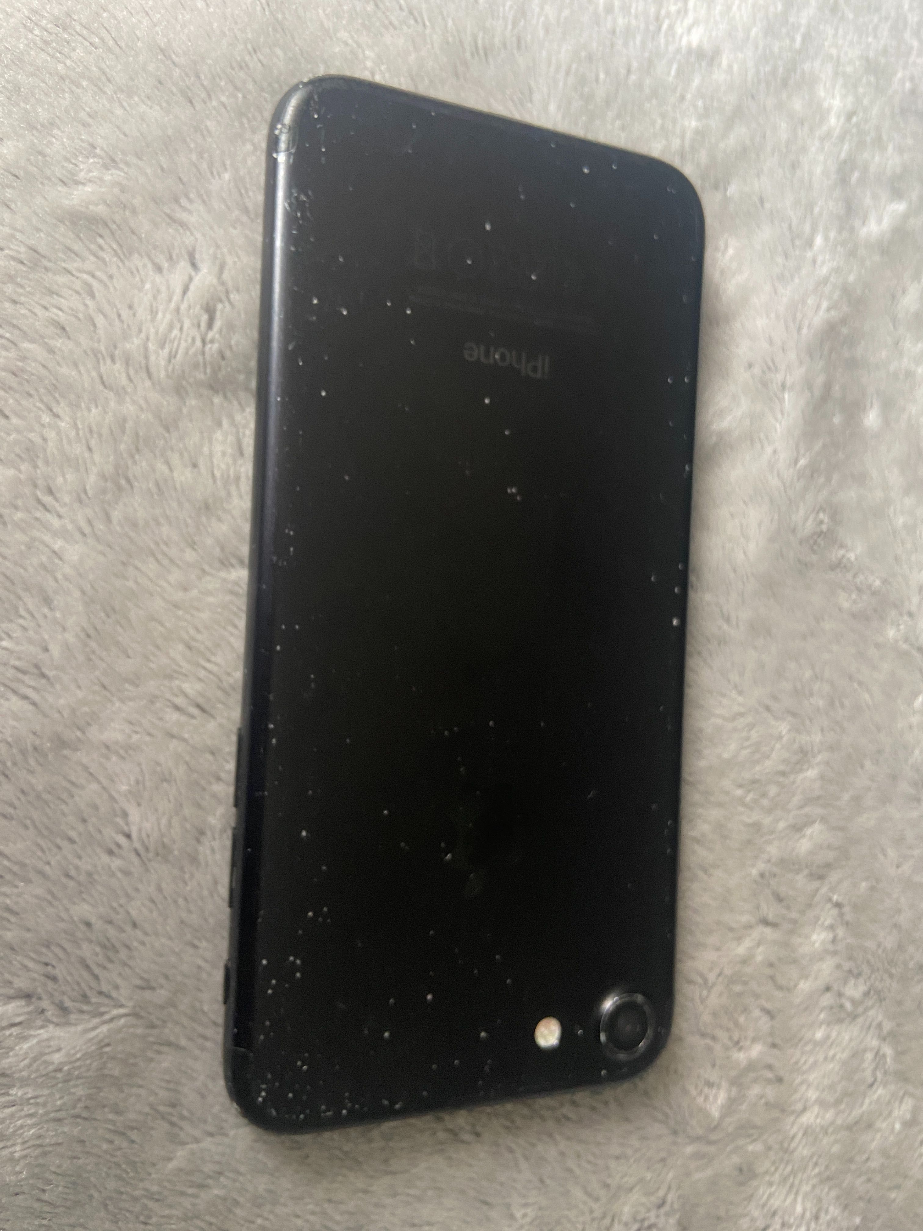 iPhone 7 32 GB Czarny + 4x Etui (w tym oryginalne Apple)