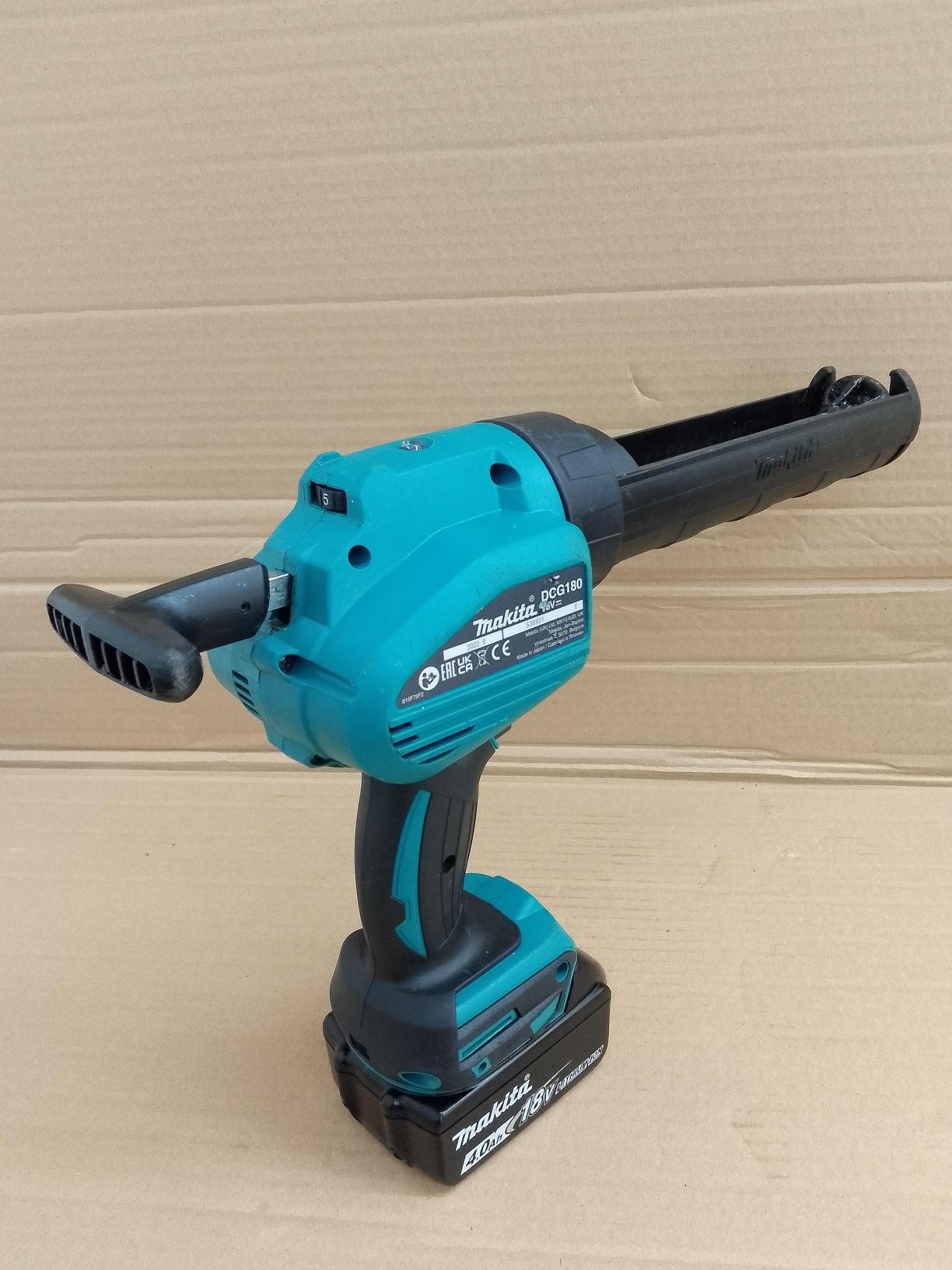 Makita DCG180 Silikoniarka Wyciskacz Akumula Silikon Klej 4.0Ah 2022.9