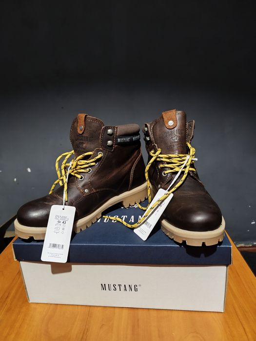 Buty Mustang nowe r43