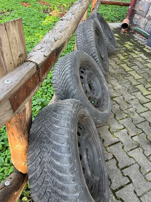 Felgi stalowe z oponami zimowymi Toyota Verso