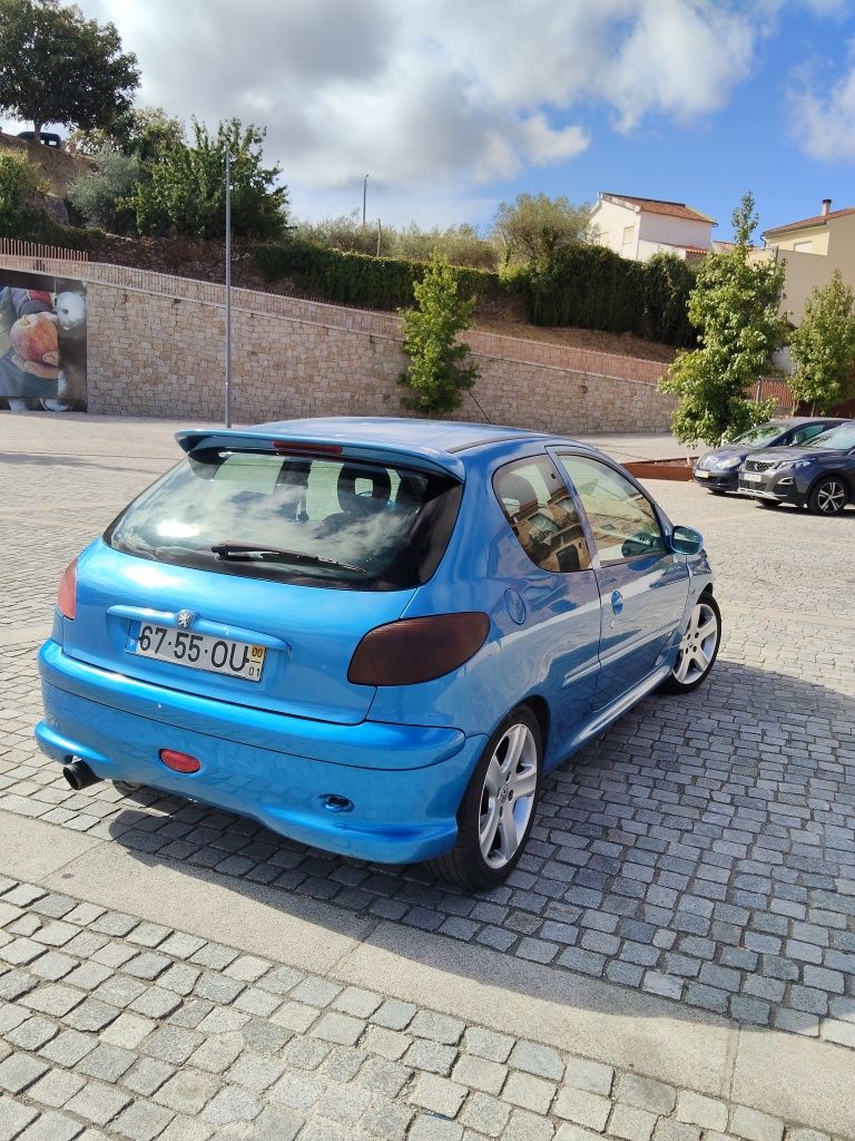 Peugeot 206 com motor 2.0 gti
