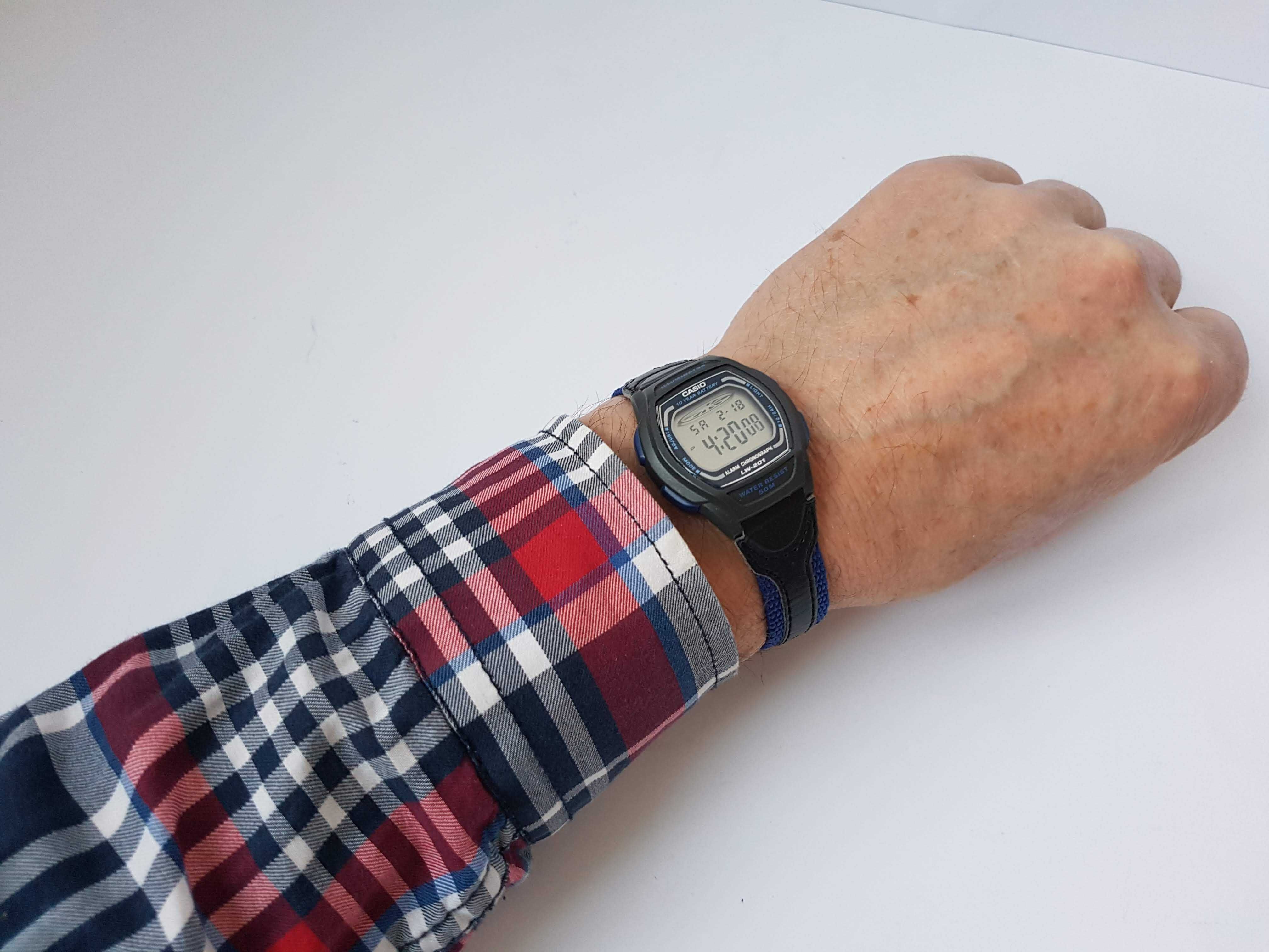 Вінтажний Casio LW201,календар,будильник,підсвітка. Під ремонт.