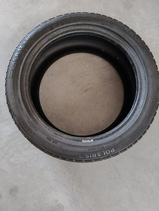 Автошини  Barum Polaris 225/45 R17 зимові.