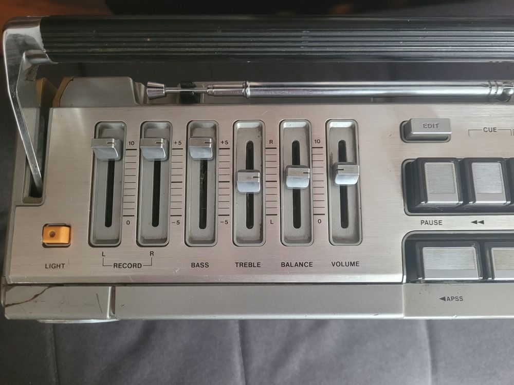 Radiomagnetofon Sharp GF-9090
