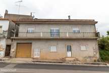 Moradia T3 com garagem , terraço e logradouro - Maiorga - Alcobaça