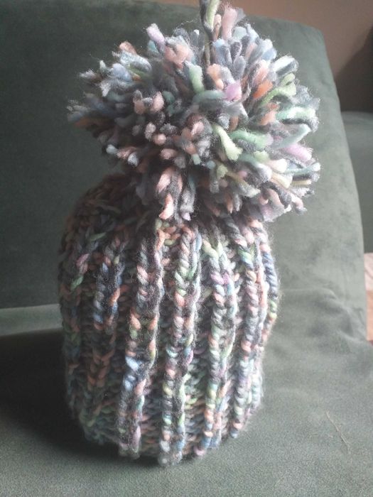 Czapka Nowa z pomponem