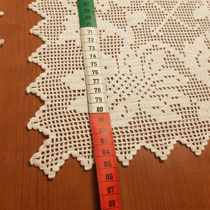 Panos de renda e linho feitos à mão