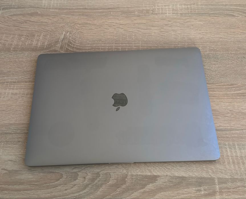 MacBook Pro 15” (2018) з Touch Bar