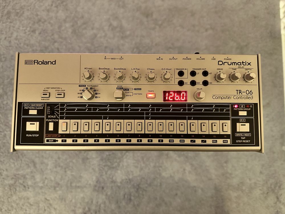 Roland TR-06 maszyna perkusyjna 606