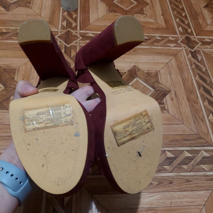 Босоножки новые цвет реальный