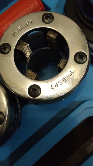 Nowy zestaw NARZYNEK GWINTOWNIKÓW w walizce